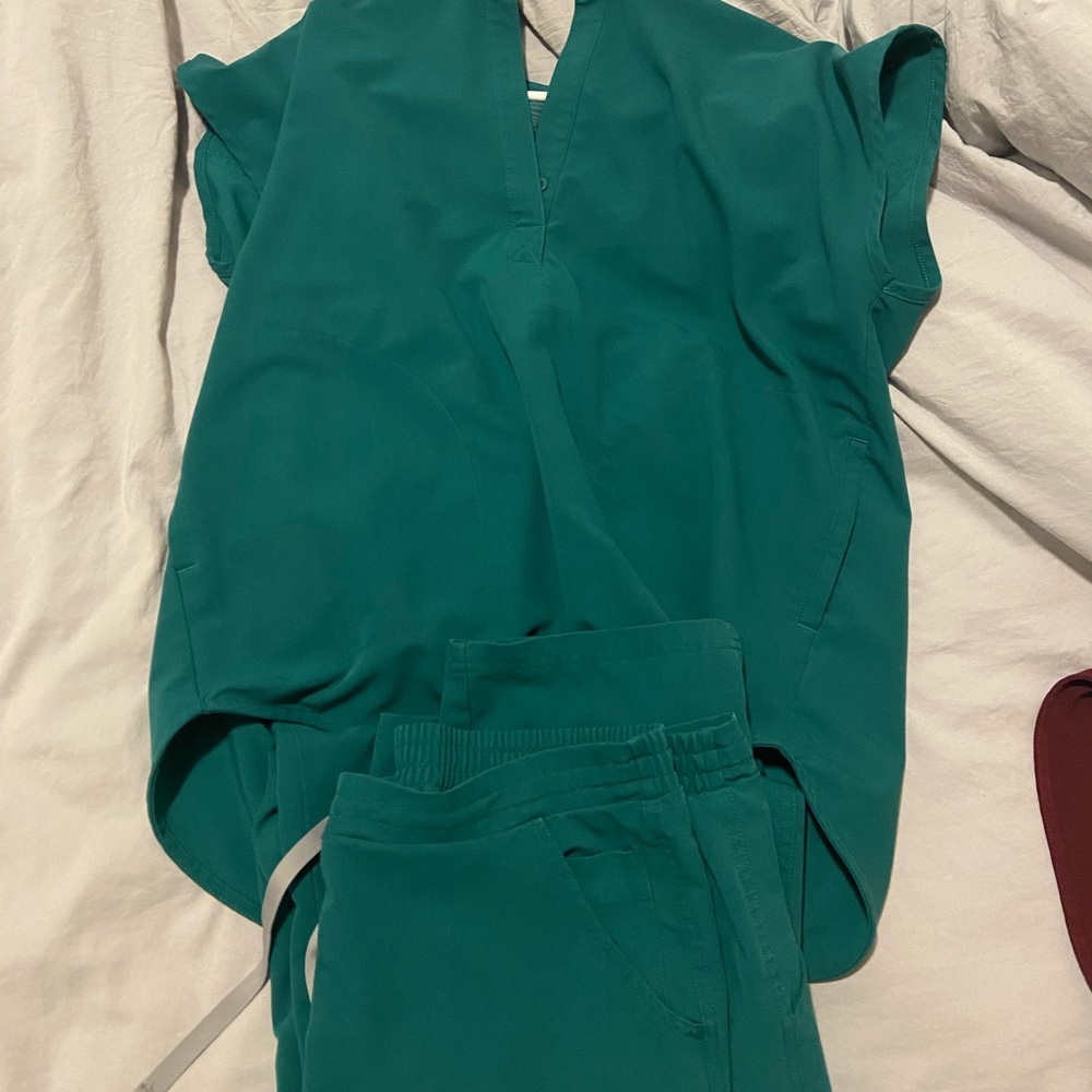 Figs scrubs hunter green